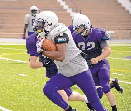  ?? COURTESY OF NMHU ?? New Mexico Highlands senior wide receiver D.J. McFadden races away from teammate sophomore linebacker Eli Schoettmer during a recent practice.