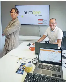  ?? RP-FOTO: HANS-JÜRGEN BAUER ?? Annette König und Burghardt Garske gehören zum Team des Startup Humbee Solutions in Lank.