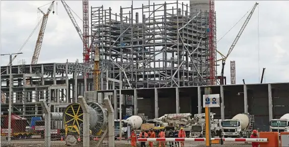  ?? ?? PUEBLO CENTENARIO. La obra de la empresa finlandesa es la inversión más grande en la historia del Uruguay. Las medidas de protesta del sindicato han retrasado las obras.