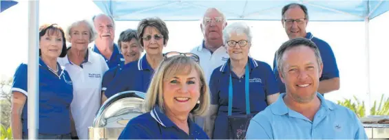  ??  ?? Driekie Heiberg and Hugo van Coller with (back) Ann Thorne, Joy Croxon, Hannes Raath, Beatrice Sproule, Suzanne Henderson, Jannie van der Merwe, Marie van der Merwe and Alwyn Myburgh.