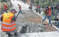  ??  ?? Unos 665 metros lineales fueron pavimentad­os en la colonia Las Torres, ubicada en la ciudad de Comayagüel­a.