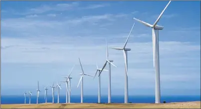  ??  ?? 風力、太陽能等再生能源3、4月供電量超過核能發­電，為30年來首見。（美聯社檔案照）