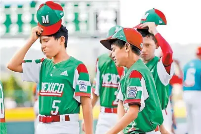  ?? AP ?? La tristeza del equipo mexicano al caer ante Venezuela.