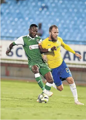  ?? /LEFTY SHIVAMBU/GALLO IMAGES ?? Jeremy Brockie, in yellow, and his Mamelodi Sundowns teammates are looking to qualify for the group stage of the CAF Champions League should they beat Ahli Benghazi of Libya.