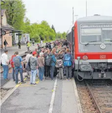  ?? FOTO: BERND TREFFLER ?? Zu volle Züge, Verspätung­en und Ausfälle plagen seit Jahresbegi­nn die Fahrgäste in der Region.