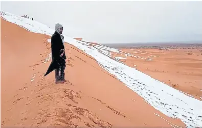  ?? Hamouda Ben Jerad/reuters ?? La nieve, en las dunas del Sahara