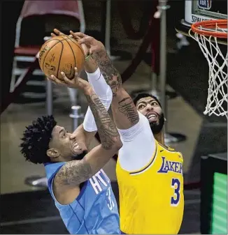  ?? Mark Mulligan Houston Chronicle ?? ANTHONY DAVIS and the Lakers turned up the defense on Christian Wood and the Rockets to rout them for the second consecutiv­e game, blocking 12 shots and grabbing 10 steals.