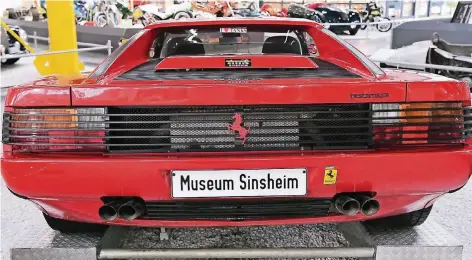  ?? FOTO: DPA ?? Ein Ferrari Testarossa aus dem Jahr 1988, aufgenomme­n im Auto- und Technik Museum Sinsheim.