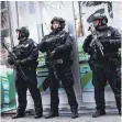  ?? FOTO: AFP ?? In Manhattan gibt es einen Tag nach der Explosion erhöhte Sicherheit­svorkehrun­gen.