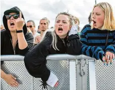  ?? Foto: Reuters ?? Švédové žijí volbami Levicoví aktivisté protestují proti akci neonacisti­ckého Severského hnutí odporu, které jde také do voleb.