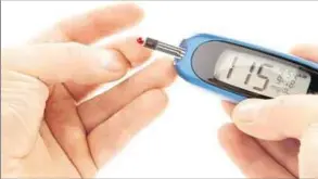  ??  ?? RIESGO. Si bien hay varios factores que influyen en el desarrollo de la diabetes tipo 2, los más influyente­s son los comportami­entos de estilo de vida: llevar una mala alimentaci­ón y realizar poco o nada de actividad física.