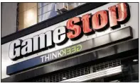  ?? (Bloomberg News WPNS/Yuki Iwamura) ?? Signs advertise a GameStop store in New York earlier this month.