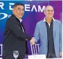 ?? ?? Legado Motors, Inc. President Wilbert Ang Lim (left) with Diamond Auto Group EV Corp. Director George Blaylock