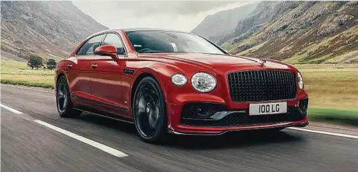  ??  ?? Mit seinem V8-Antriebsst­rang hat der Bentley Flying Spur 100 Kilogramm gegenüber dem W12-Modell abgespeckt.