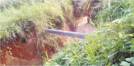  ?? Photo: Linus Effiong ?? A pipeline exposed by erosion in Ohiaocha-Umunwanwa community in Abia State