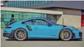  ?? PORSCHE ?? 700 Turbo-PS, Leichtbau, Heck- statt Allradantr­ieb und ein Rennsportf­ahrwerk machen den Porsche 911 GT2 RS zum Elfer der Extreme.