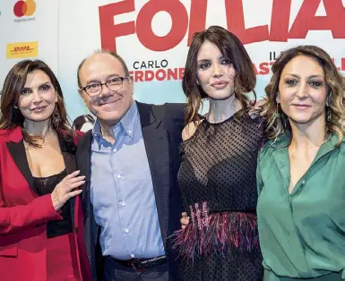  ??  ?? Da sinistra Maria Pia Calzone, Carlo Verone, Ilenia Pastorelli e Paola Minaccioni prima della proiezione del film