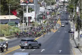  ?? JOSE CORDERO ?? Los fiebres de las bicis inundaron la carretera. Ellos exigen respeto.