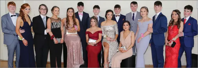  ??  ?? Young people from Knocknagre­e who were among the 2017 Debs at Scoil Phobail Sliabh Luachra, Rathmore.