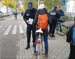  ??  ?? Jeudi, une opération de contrôle technique a été menée quai des Alpes.