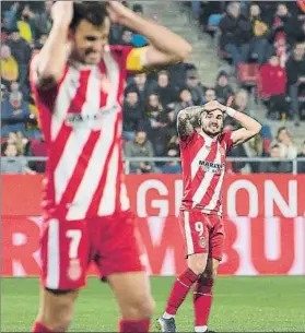  ?? FOTO: PERE PUNTÍ ?? Lamentos del Girona tras el grave tropiezo del sábado ante el colista, Huesca