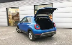  ??  ?? Fiat 500X er praktisk med et bagagerum på 350 liter.