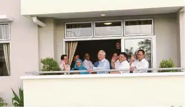  ??  ?? Prime Minister Datuk Seri Najib Razak visiting one of the Larai PPA1M units. With him are Chief Secretary to the Government Tan Sri Dr Ali Hamsa (third from left), Federal Territorie­s Minister Datuk Seri Tengku Adnan Tengku Mansor (second from right)...