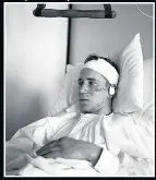  ??  ?? HOSPITAL Bobby heavily bandaged after the Munich air disaster in 1958