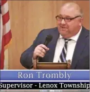  ?? MACOMB DAILY FILE IMAGE FROM VIDEO ?? Ron Trombly speaks at a gathering when he was supervisor
of Lenox Township.