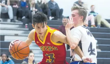  ?? JULIE JOCSAK/STANDARD STAFF ?? Ethan Vannatter of the Greater Fort Erie Gryphons tries to keep the ball away from Charlie Edgar of the Eden
Flyers during the consolatio­n game of the St. Catharines Standard Boys High School Basketball Tournament at St. Catharines Collegiate Friday....