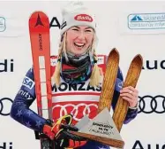  ?? Piermarco Tacca/Associated Press ?? Mikaela Shiffrin celebrates after winning a women’s World Cup slalom event in Spindleruv Mlyn, Czech Republic, on Saturday.