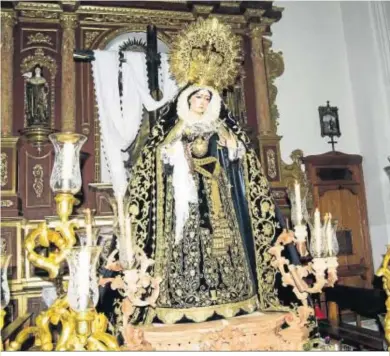  ??  ?? La Virgen de la Soledad sobre su nueva peana, con diseño y talla de Francisco Verdugo.