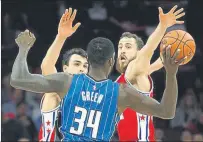  ?? FOTO: AP ?? Sergio Rodríguez, con los 76ers