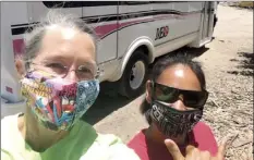  ?? Photo courtesy of Lisa Darcy ?? Share your Mana founder Lisa Darcy (left) takes a selfie with volunteer Margie Calpico.