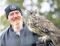  ??  ?? Mal Shread with A European Eagle Owl