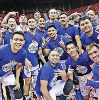  ?? PBA PHOTO ?? WE ARE THE CHAMPIONS. Members and staff of the Magnolia Pambansang Manok Hotshots celebrate their 2018 PBA Governor’s Cup championsh­ip at the Ynares Center in Antipolo City Wednesday evening.