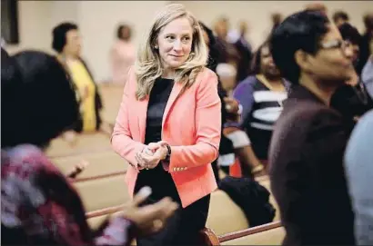  ?? WIN MCNAMEE / AFP ?? Abigail Spanberger, ayer en el servicio dominical de la iglesia baptista Rising Mt. Zion, en Richmond