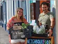  ??  ?? Lia Duignan with Paul Hodder who has set up a local branch of the Neighbourf­ood produce distributi­on network.