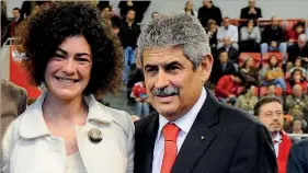  ??  ?? Sara Vieira com Luís Filipe Vieira, ex-presidente do Benfica