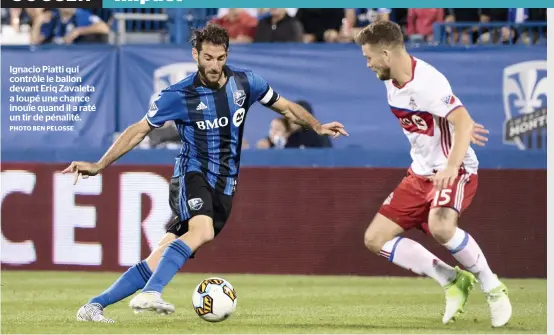  ?? PHOTO BEN PELOSSE ?? Ignacio Piatti qui contrôle le ballon devant Eriq Zavaleta a loupé une chance inouïe quand il a raté un tir de pénalité.