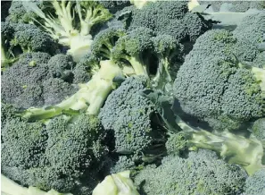  ?? LORRAINE HJALTE/ POSTMEDIA NEWS ?? Refrigerat­e fresh broccoli in a bag or keep it in a jar with water.