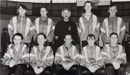  ??  ?? St Mary’s Castleisla­nd who were defeated by Trotters Tralee in the ladies’ Senior basketball finasl at the Pres Gym, Tralee on Good Friday. Front (from left): Jackie Hartnett, Liz Downey, Marie O’Connor (captain), Julianne Broderick, Joanne Walmsley, Back (from left): Mary O’Donoghue, Sonia Lyona, Donal O’Connor (coach), Bridget O’Connor and Sandra Hartnett.