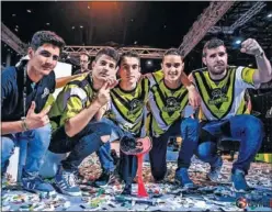  ??  ?? EQUIPO. eMonkeyz se hizo con el título de campeones de España.