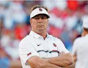  ?? [AP PHOTO] ?? Former Oklahoma defensive coordinato­r Mike Stoops will be paid monthly installmen­ts of $24,917 until Jan. 31, 2020, according to his contract obtained by The Oklahoman.