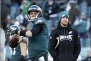  ?? MICHAEL PEREZ — THE ASSOCIATED PRESS FILE ?? Eagles’ Nick Foles, left, warms up as Carson Wentz looks on before the playoff game against the Falcons, in Philadelph­ia.