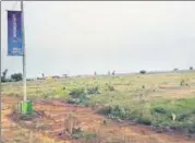  ?? HT ?? A barren strip of land in Amaravati. Observers are of the view that the unemployme­nt caused by land pooling harms tenant farmers and agricultur­al labourers the most.