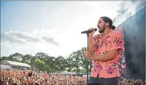  ??  ?? Le rappeur français Lomepal lors de l’édition 2019 des Vieilles Charrues.