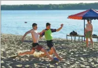  ?? GETTY IMAGES ?? Beach soccer is played in Samara.