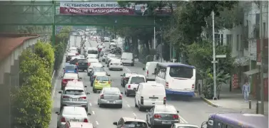  ?? Puentes de Tlalpan, en el tramo de Chabacano a San Antonio Abad DANIEL GALEANA ?? Propaganda en