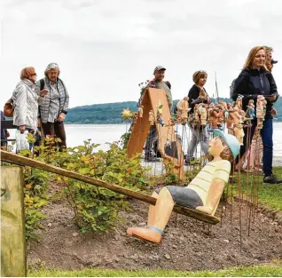  ?? Fotos: Thorsten Jordan ?? dest ist Marktleite­r Wolfgang Lösche davon überzeugt. So ist auch die Spanierin German de Juana Ceramica eine von